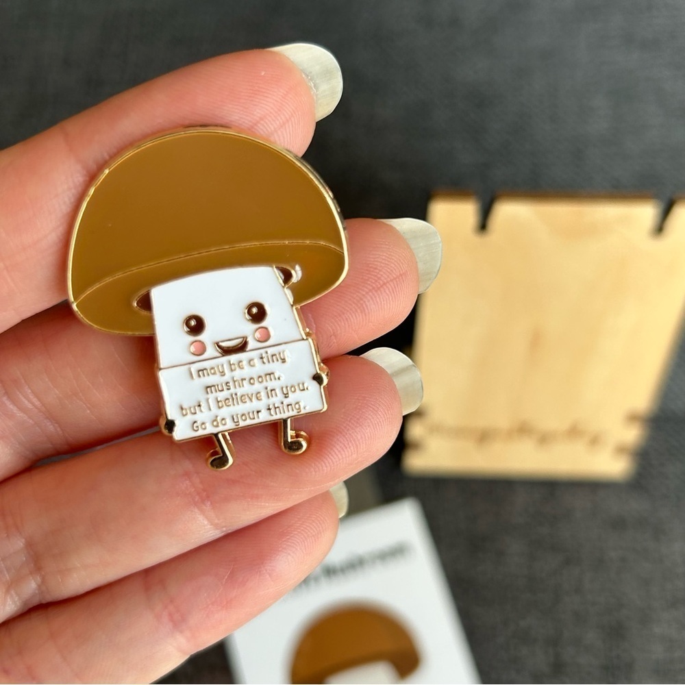POSITIVE MUSHROOM Brooch Pin + Affirmation Card Set, Tan, White, Gold